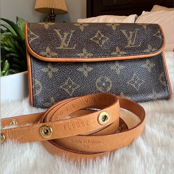 LOUIS VUITTON Florentine Waist Bag - Picture 7 of 9